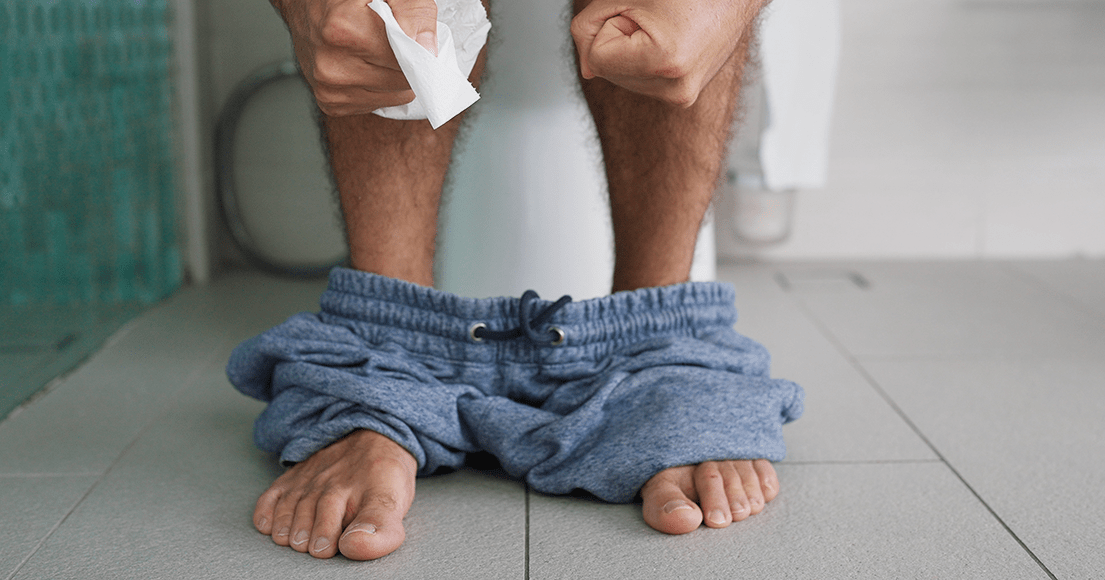 Anstrengt mand på toilettet